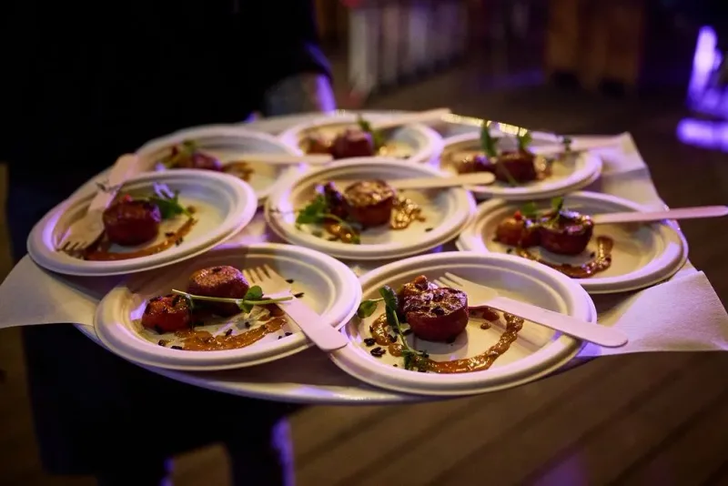 Walking dinner-gerechten klaar voor uitgifte