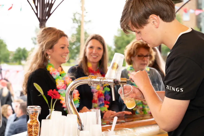 Festivalbar op het bedrijfsfestival van Scapino en Ziengs